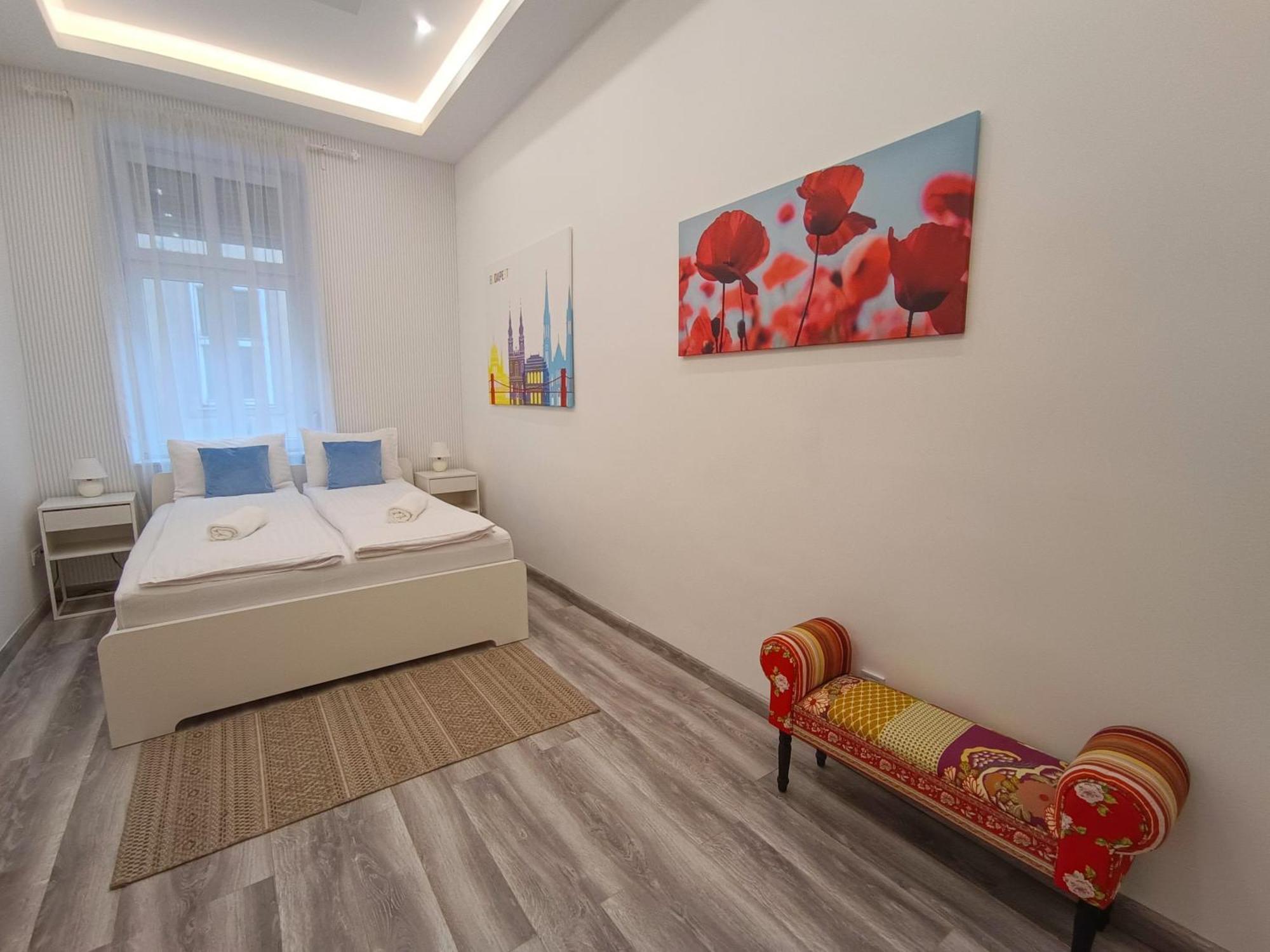 K03 Elitehost Kis Diofa Central Budapest Bilik gambar